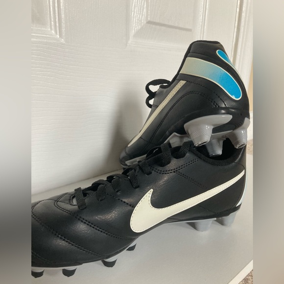 Nike Women’s Cleats, size 8.5, brand new & never worn - Picture 10 of 10